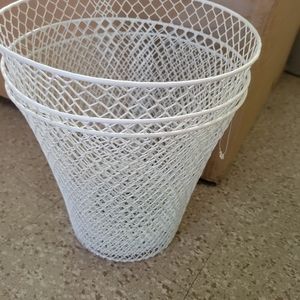Small white Wire buckets